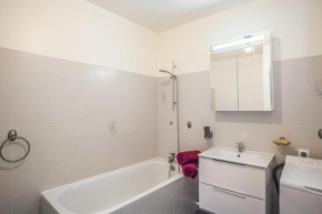 Calm flat w garage and balcony on the riverside in Annecy center - Welkeys